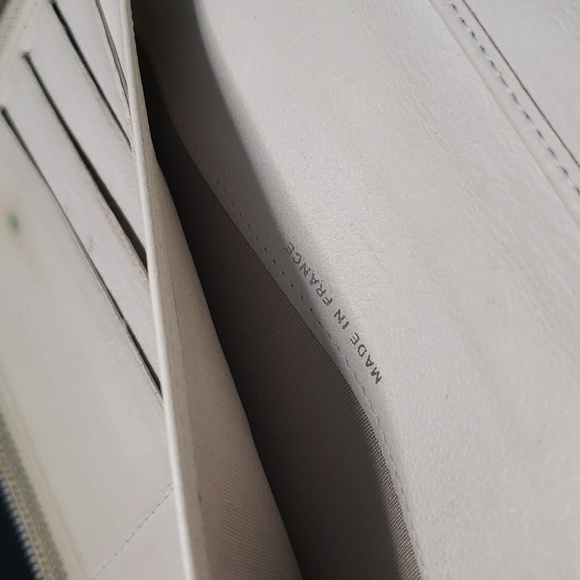 Chanel Off-White Camellia Zipped Wallet - Picture 9 of 16